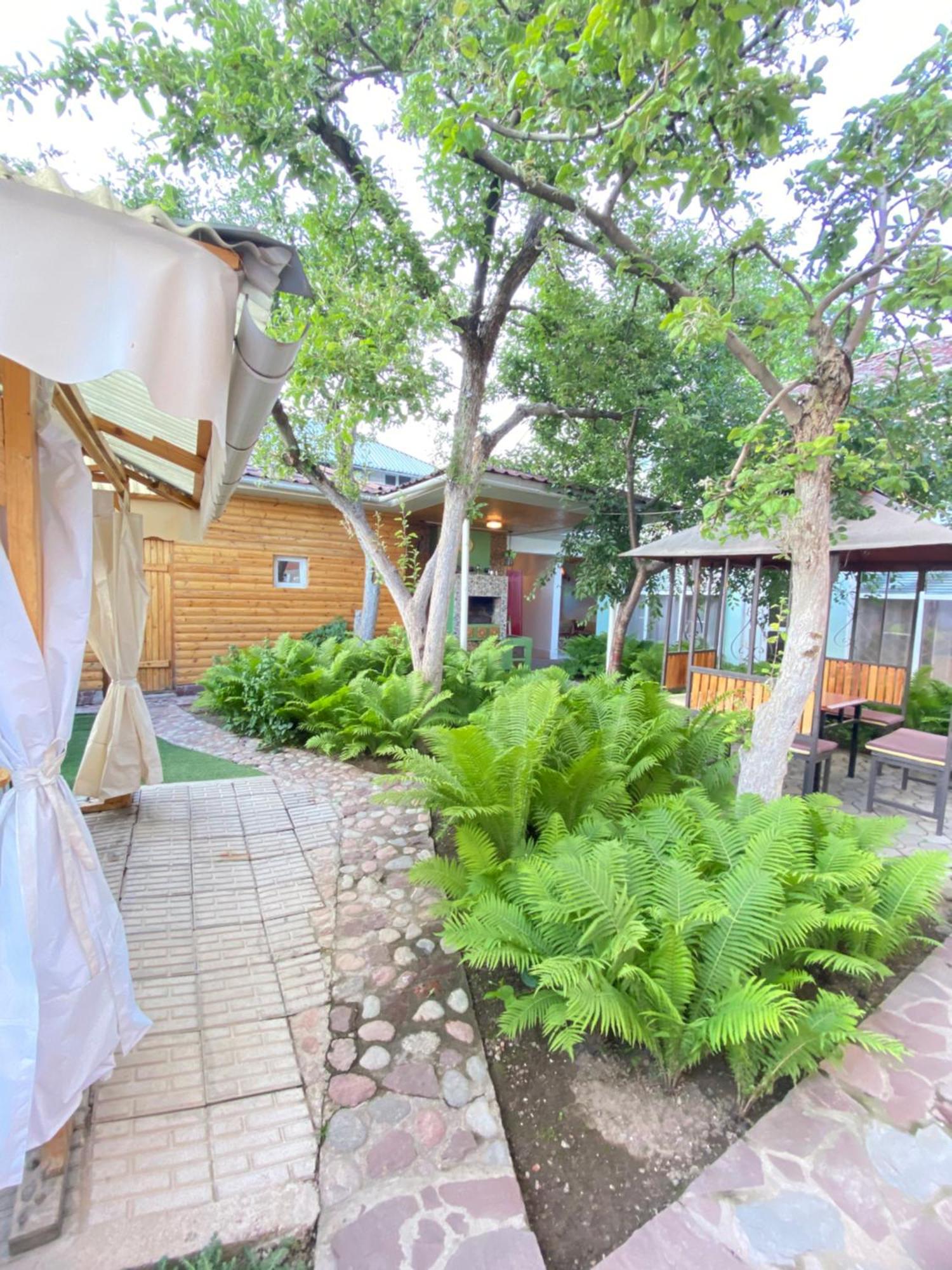 Osobyi Guest House Cholpon-Ata Bagian luar foto